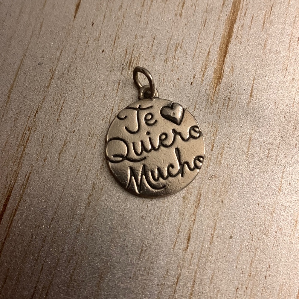 James avery charm “Te Quiero Mucho”